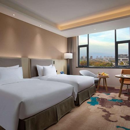 Отель Ramada Wyndham Zhengzhou Xinzheng Xinzheng  Экстерьер фото