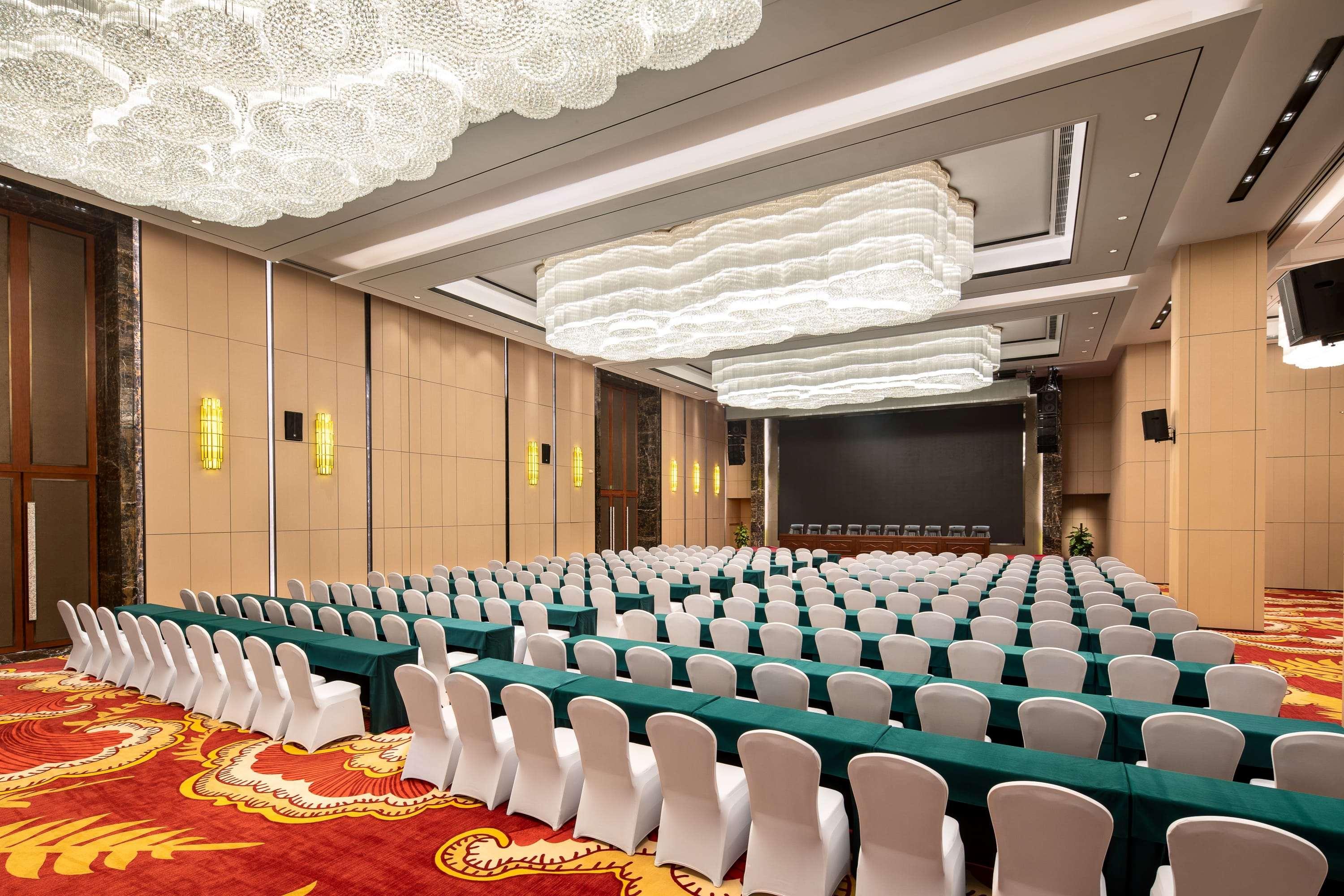 Отель Ramada Wyndham Zhengzhou Xinzheng Xinzheng  Экстерьер фото