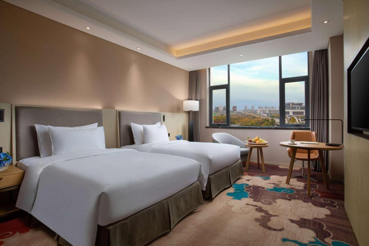 Отель Ramada Wyndham Zhengzhou Xinzheng Xinzheng  Экстерьер фото