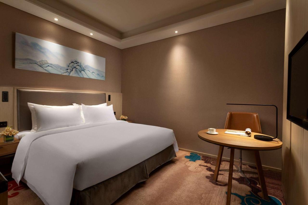 Отель Ramada Wyndham Zhengzhou Xinzheng Xinzheng  Экстерьер фото