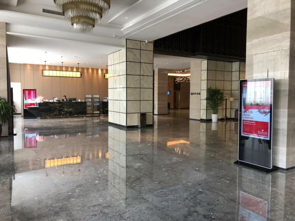 Отель Ramada Wyndham Zhengzhou Xinzheng Xinzheng  Экстерьер фото